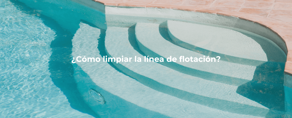 Cómo limpiar los bordes de la piscina