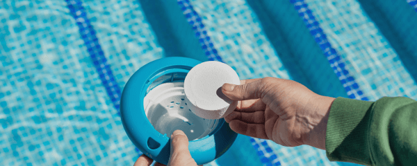 Limpiar liner de piscina: cómo hacerlo sin dañar el revestimiento