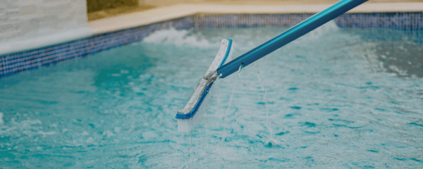 ¿Cómo mantener una piscina limpia?