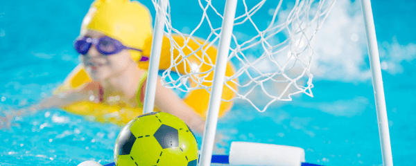 Juegos para piscina: ideas para disfrutar del verano al máximo