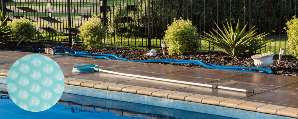 Cómo limpiar la manta térmica de la piscina